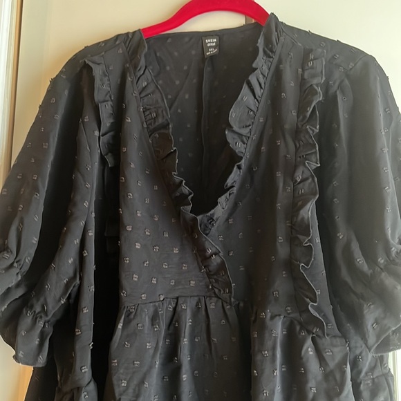 NWOT BLACK RUFFLE TOP SIZE 3XL - Picture 4 of 7